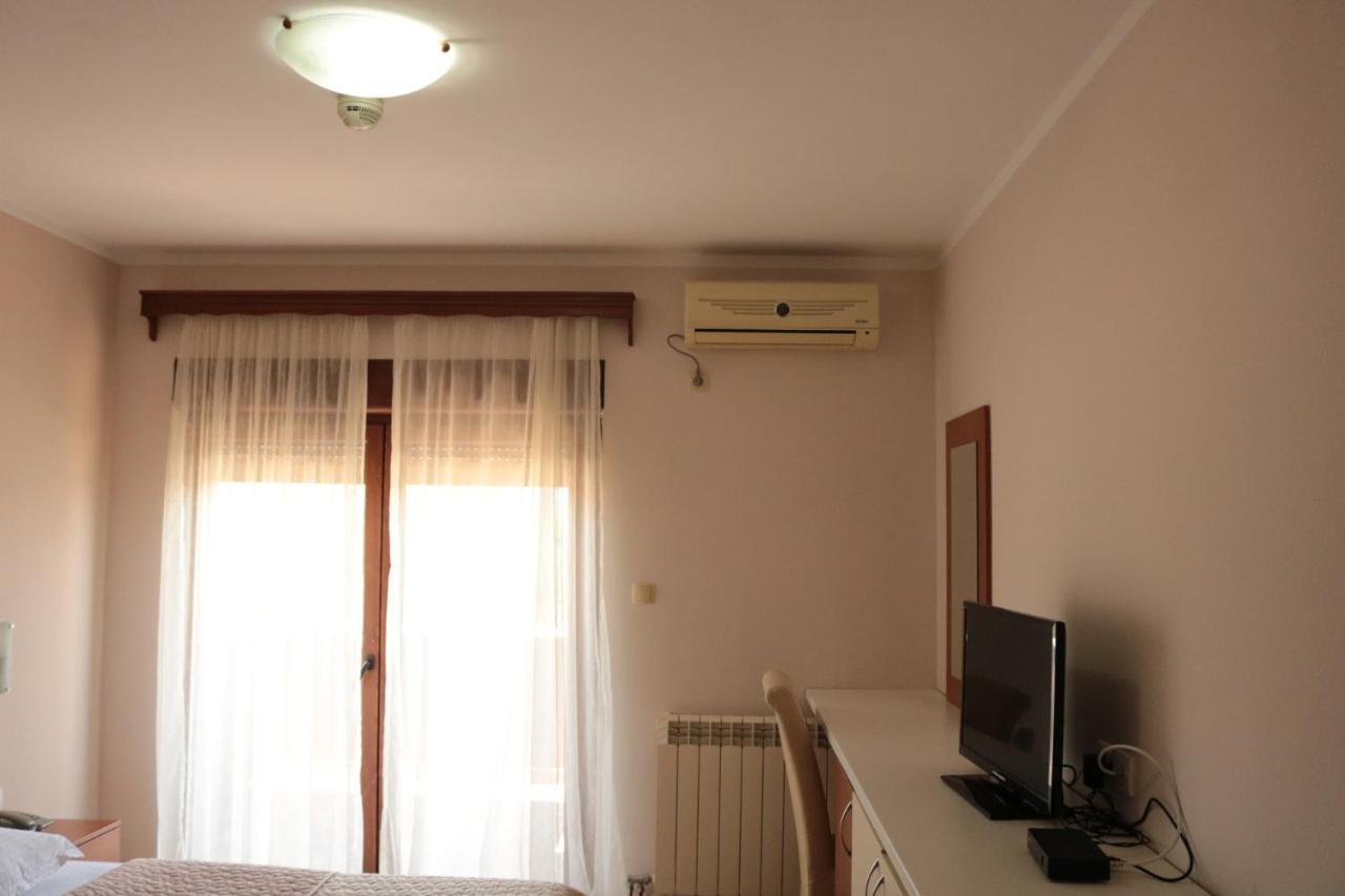 Hotel Perjanik Danilovgrad Zewnętrze zdjęcie