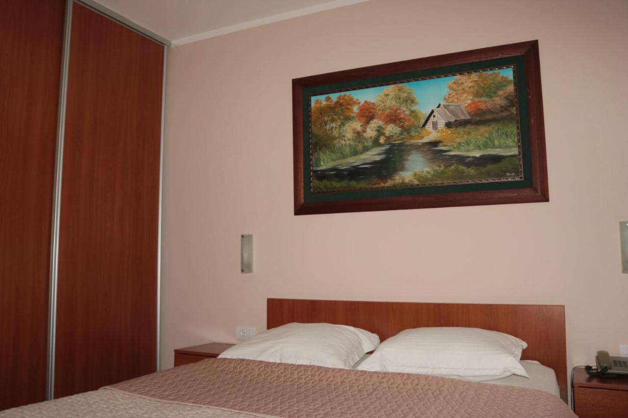 Hotel Perjanik Danilovgrad Zewnętrze zdjęcie