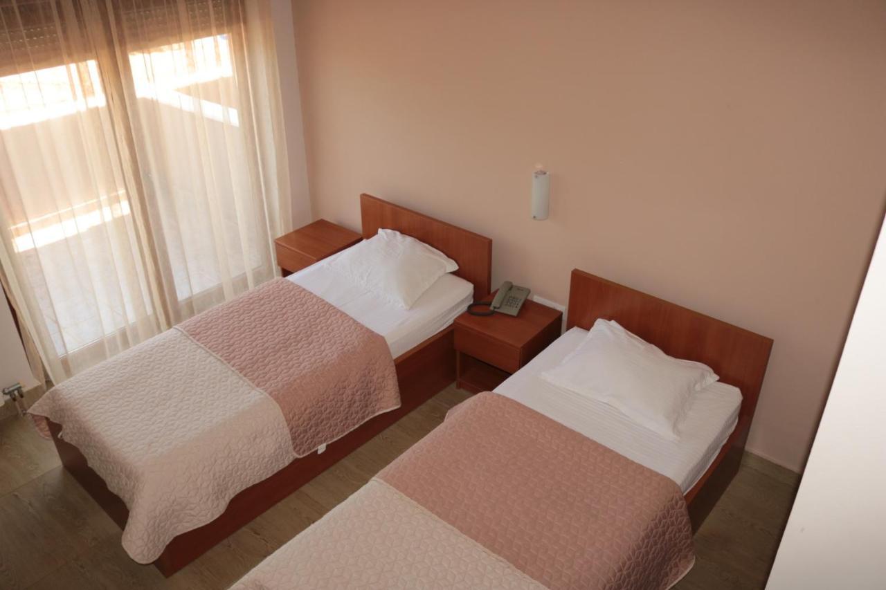 Hotel Perjanik Danilovgrad Zewnętrze zdjęcie